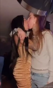 Creamykariny lesbians kiss latina british couple