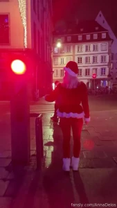 Synced fyp public milf trick buttplug heels booty asshole french blond