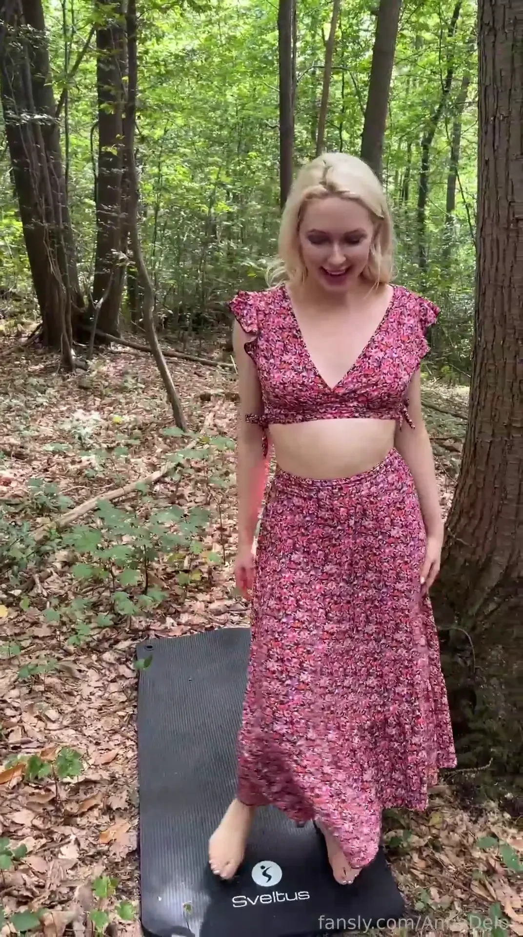 Showing off all my wide holes to the forest dwellers because i forgot 