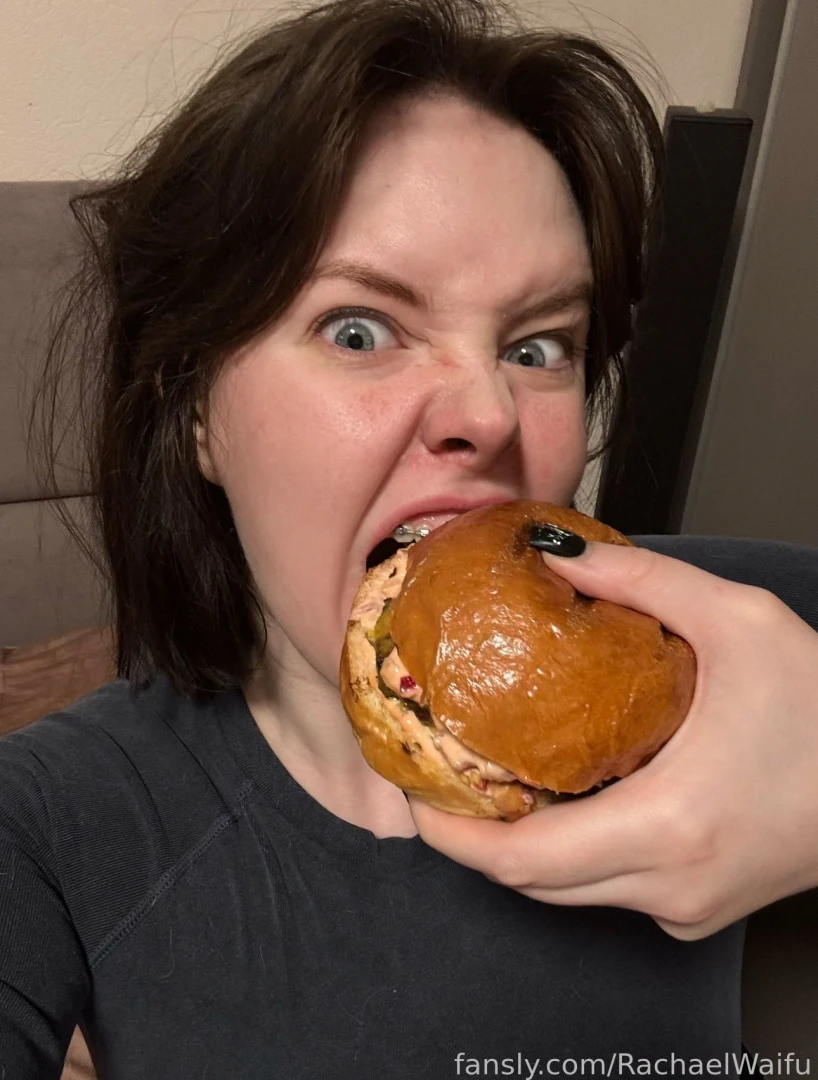 Hey i was just eating here and like damn why don t i stream tomorrow 