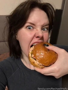 Hey i was just eating here and like damn why don t i stream tomorrow