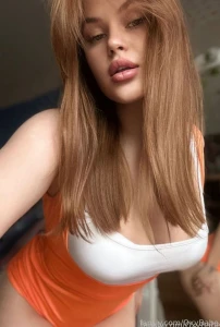 Do i look hot from this angle omg baby i m running a free sub today