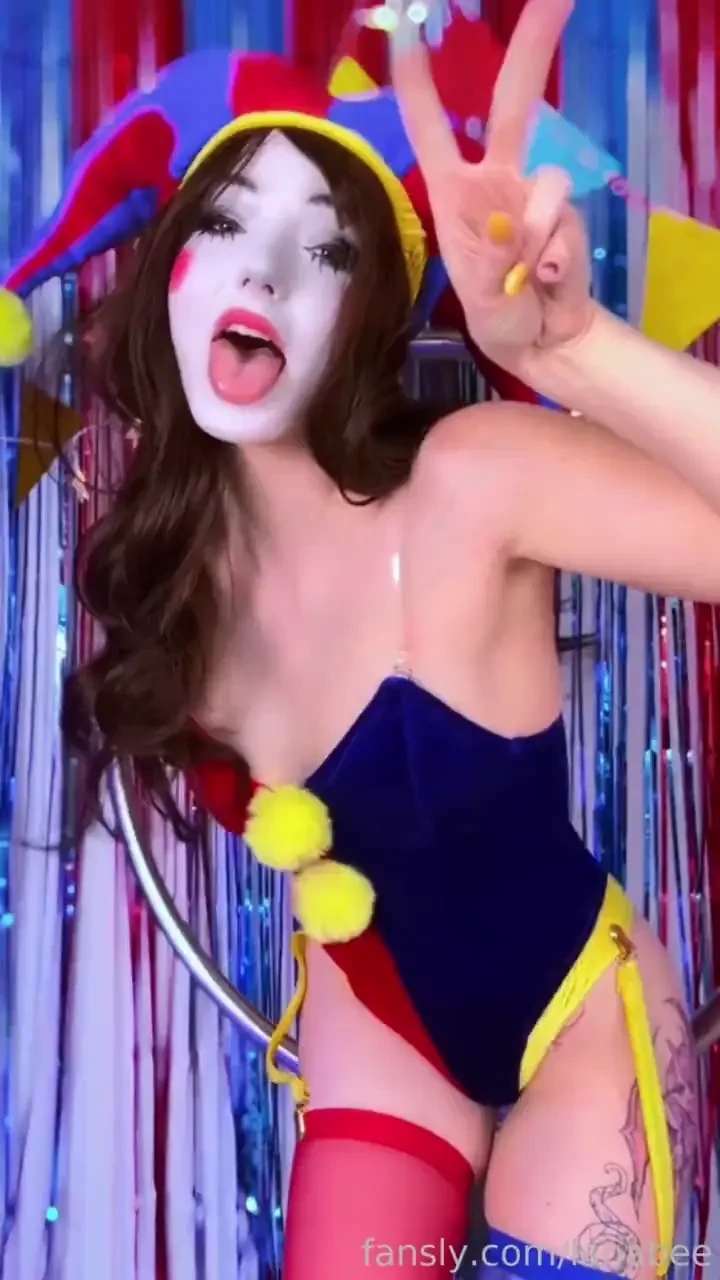 Posing for u waiting for u to use my body clown cosplay bubblebutt 