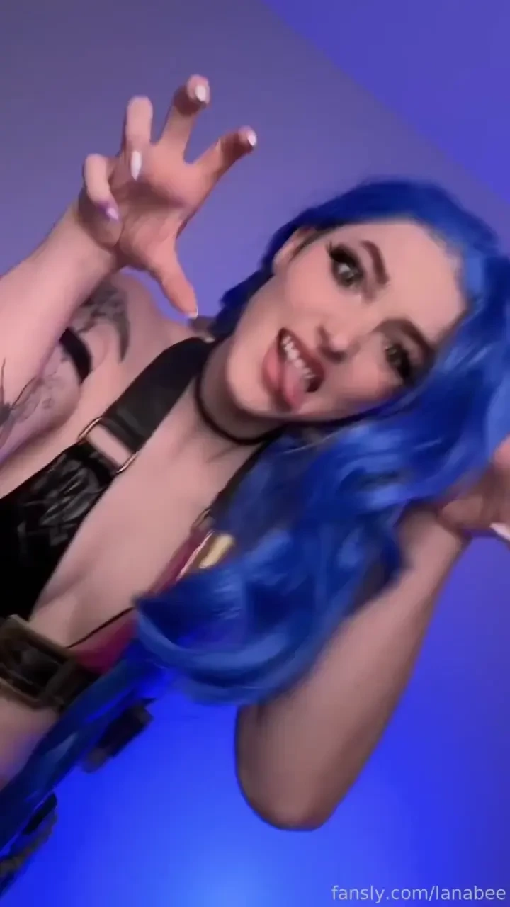 Any jinx fans cosplay jinx leagueoflegends arcane bluehair petite 