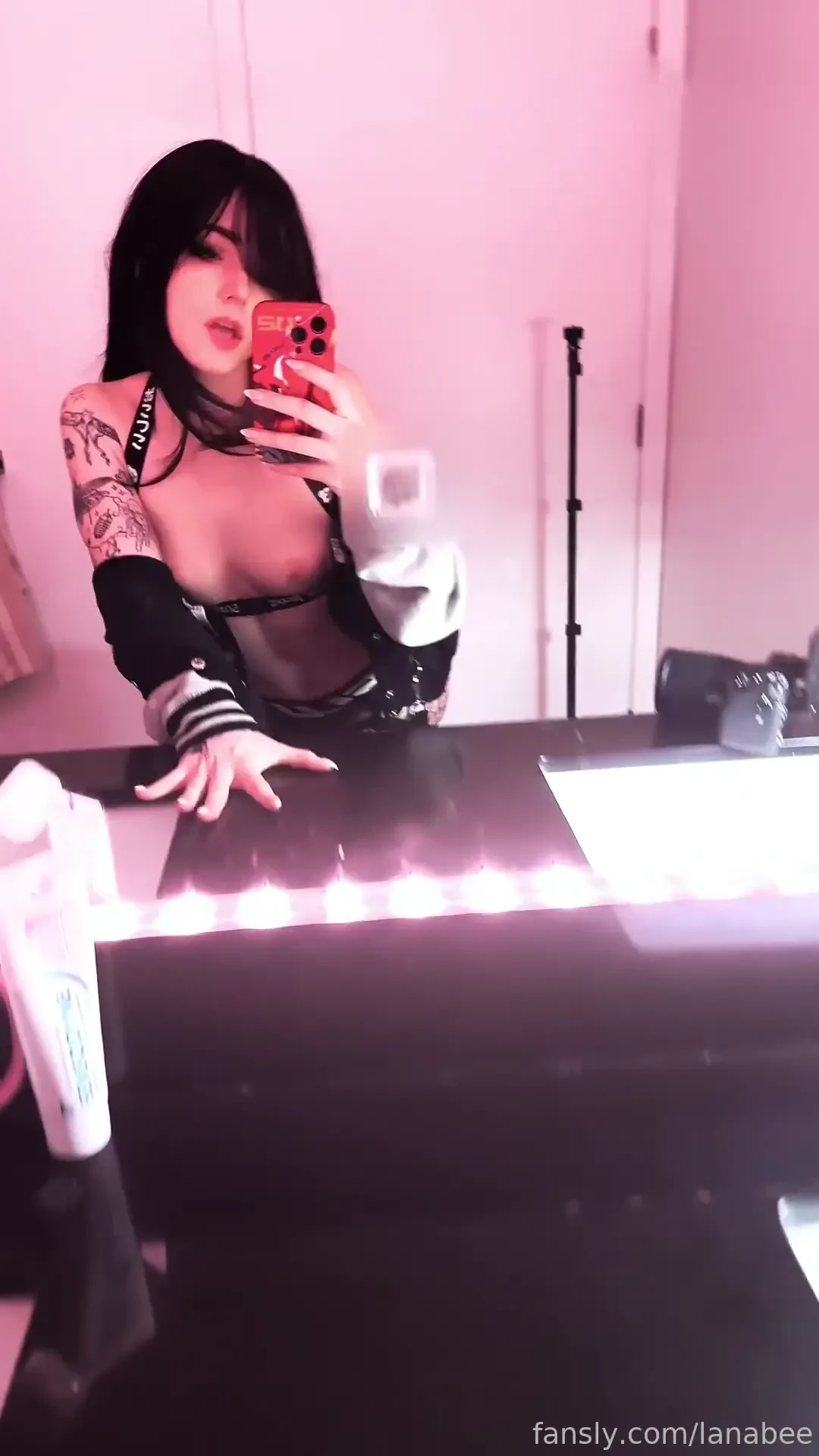 Ignore my dirty mirror lol 