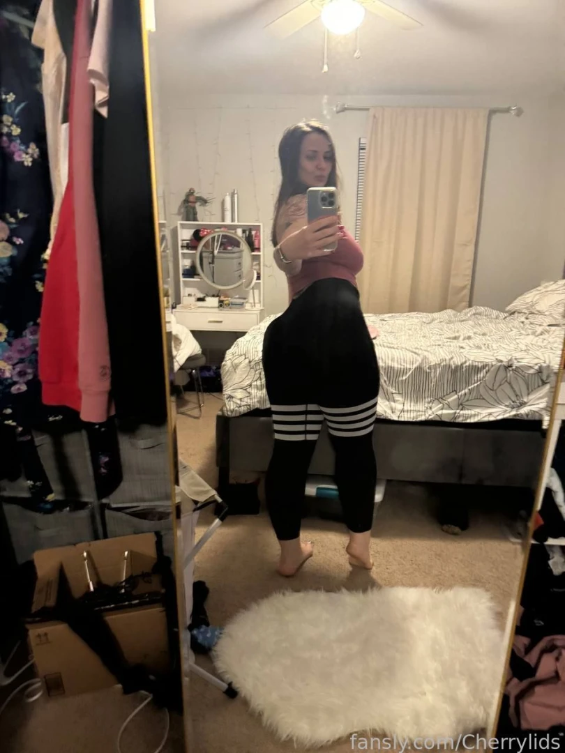 Which color of leggings looks better on me or milf pawg mommy leggings part 3 