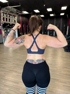 If you can outflex me i ll give you a cookie bbw milf pawg flexing gym part 1