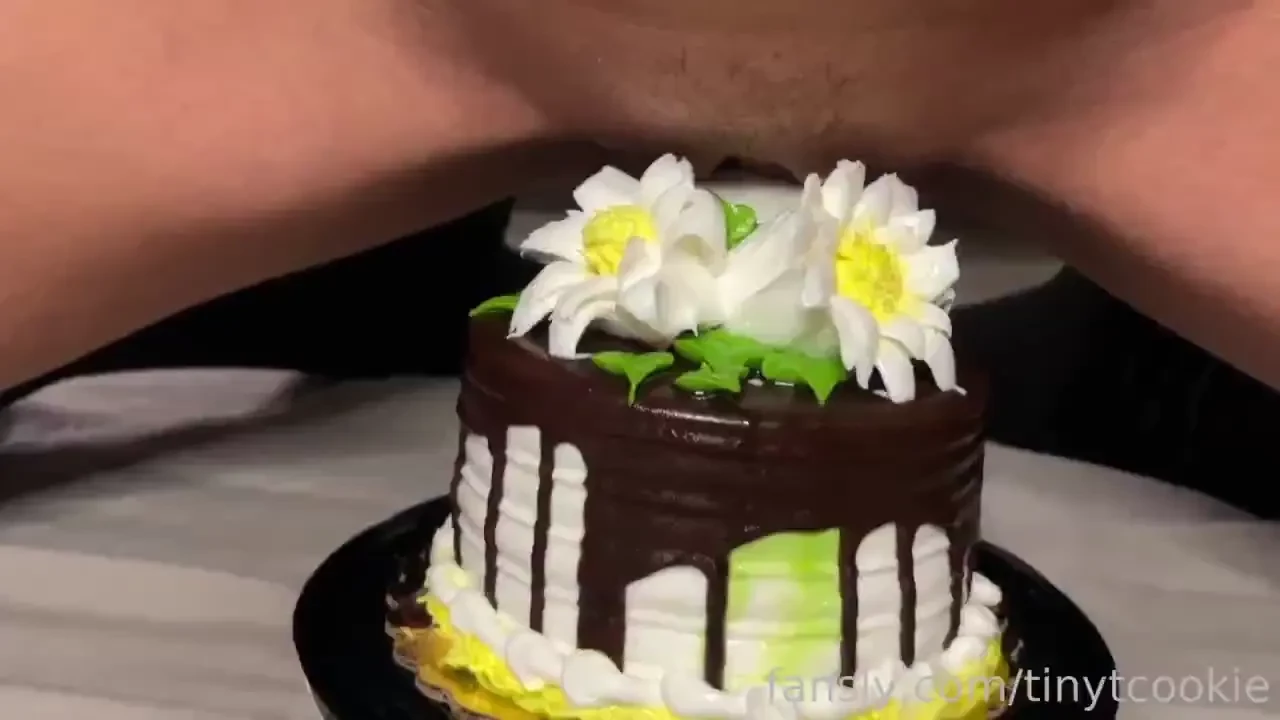 In honor of my 1st reddit cake day i made a mess with a cake 