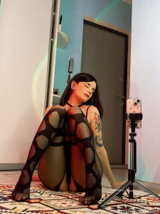 Maybe this suit looks nice but i don t like its quality feet soles