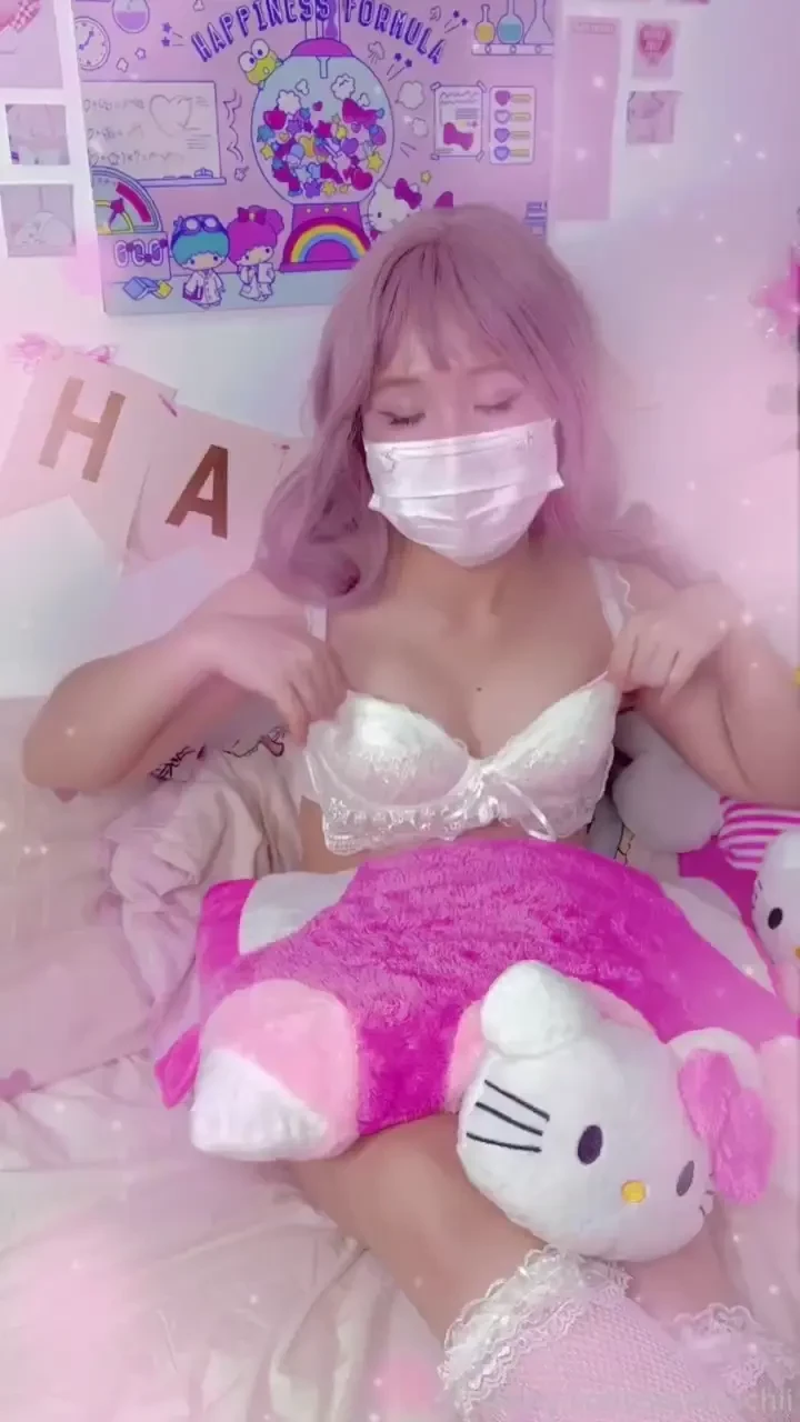 First titty reveal in 2025 hope this brings good luck to senpai gt 