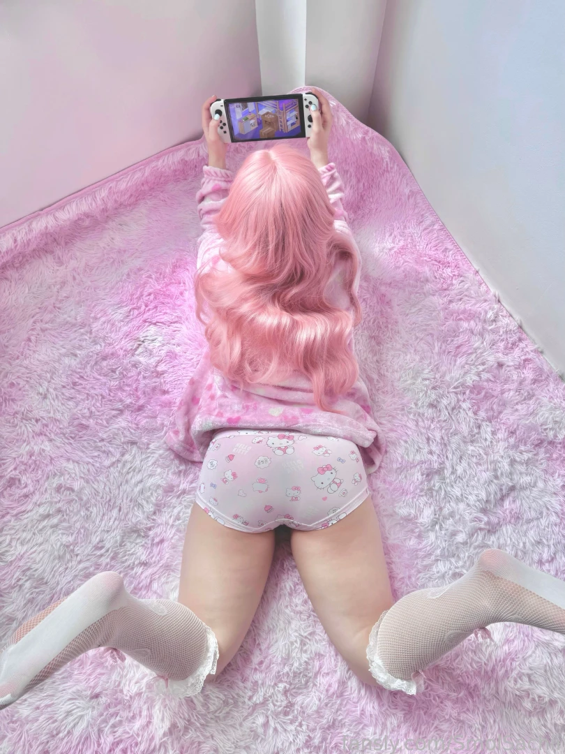 U-unpacking the game or sachi-chan s clothes which should go first gt 