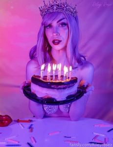 It s my birthday the best birthday you could give me is a tip or happy