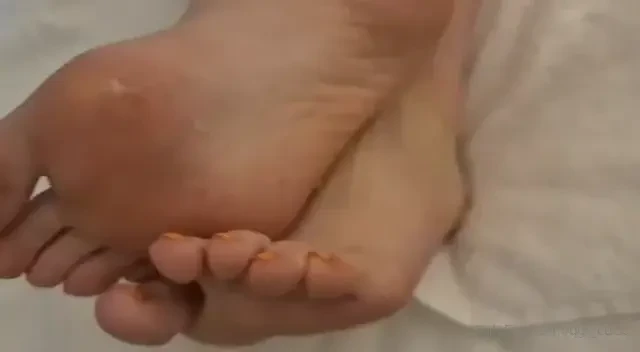 qgf-cuck - Abi dripping cum out of her shoe directly onto her sole before 