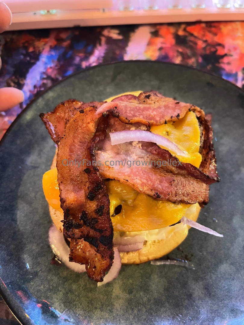 Hi friendssss new year same fat girlllll yall im not going to lie i ve part 4 