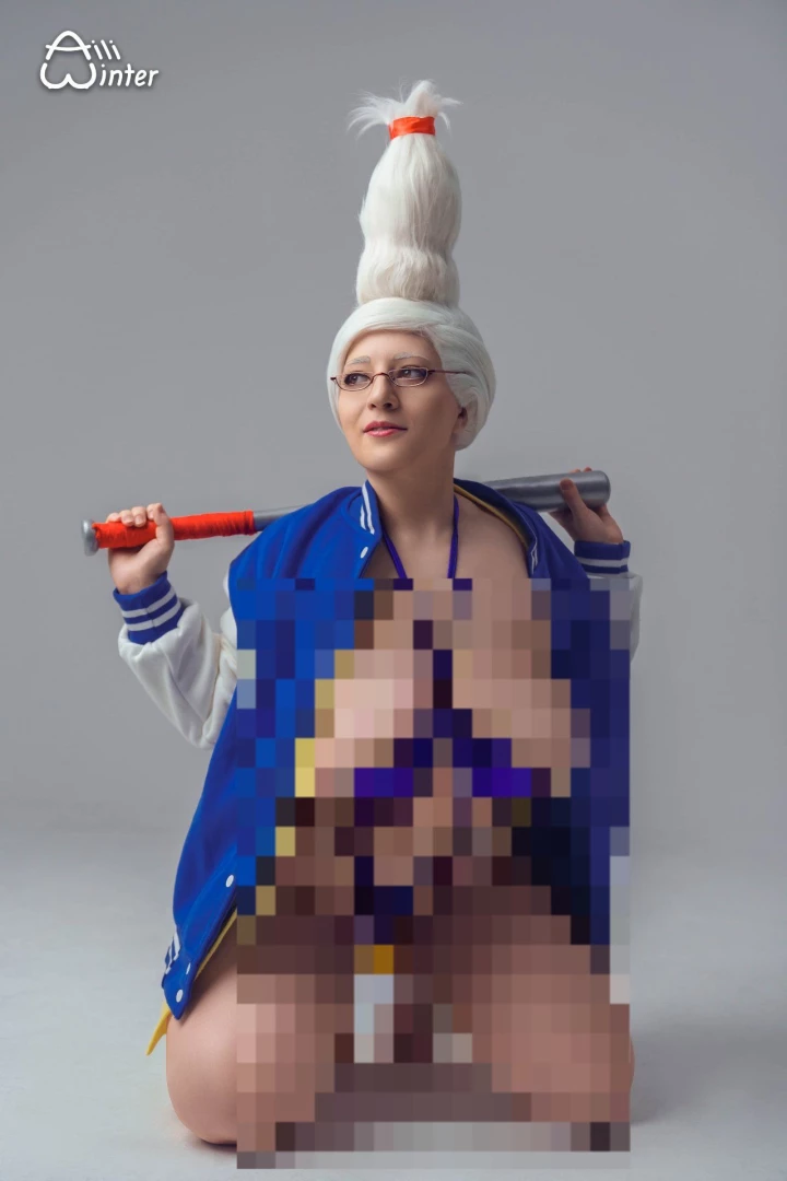 Seiko ayase omg you can t guess what she has under this baggy clothes 