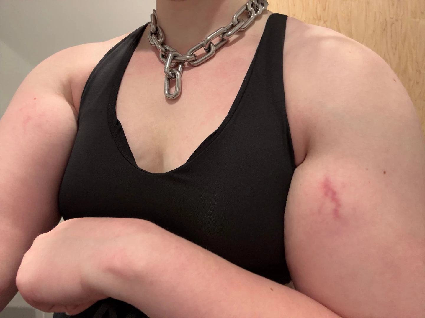 Back at the gym baby happy new year so u know what that means muscle part 9 