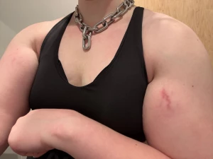 Back at the gym baby happy new year so u know what that means muscle part 9