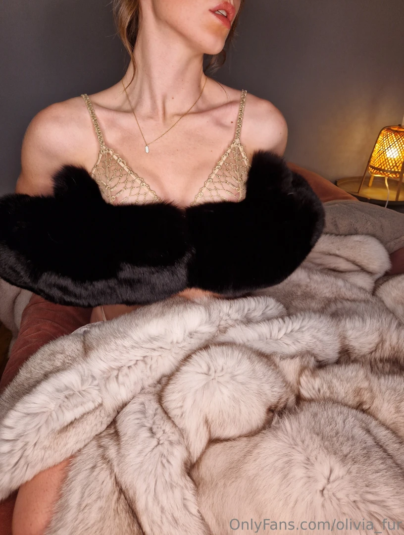 Hello sweety hope you are doing well if you want to see me surrounded 