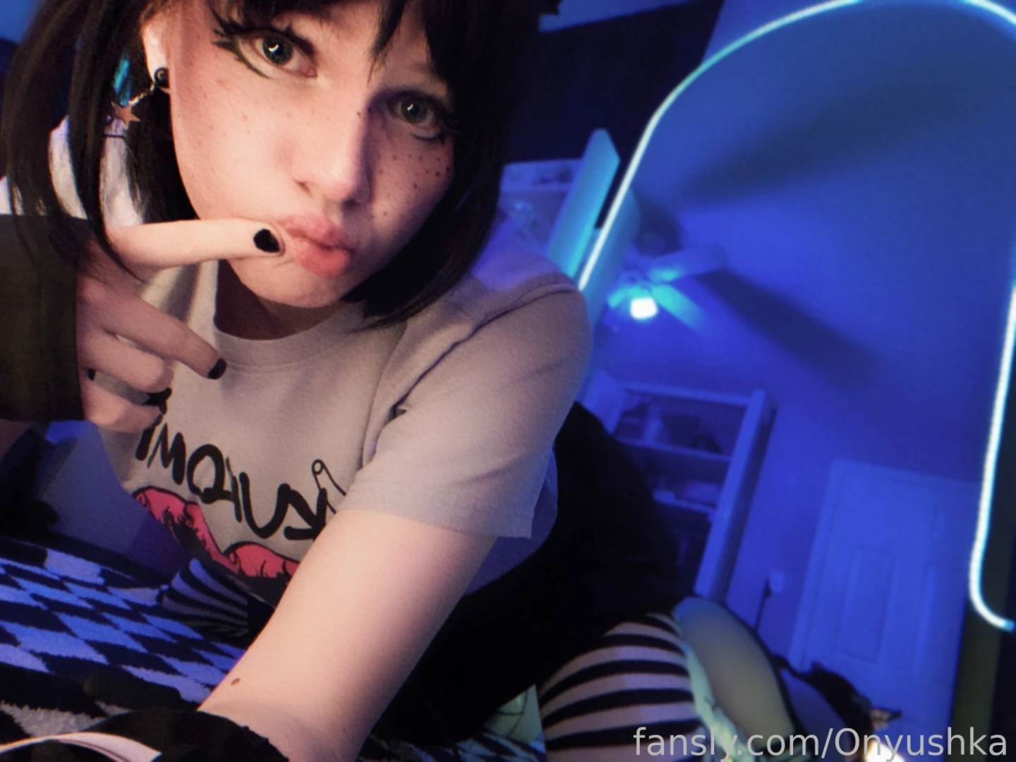 Hei hei decided to go with a sort of kuromi look with this set 3 fyp 