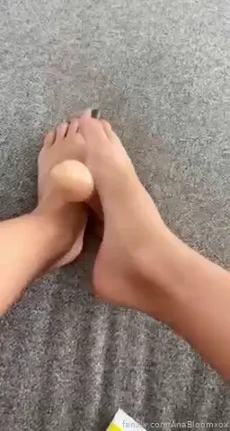 Do you like foot jobs i do and i wanna show you a bit of my skills do 