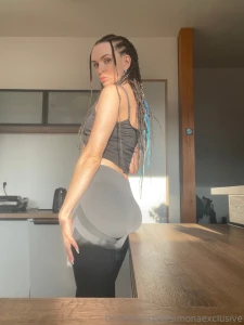 Light shadows and a little bit of sass when you feel amazing the world