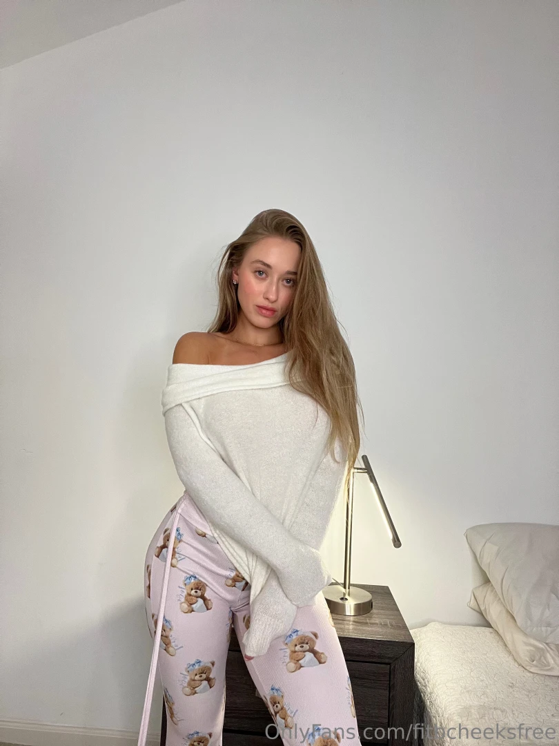 Who s still awake dm me https onlyfans com fitbcheeks part 2 