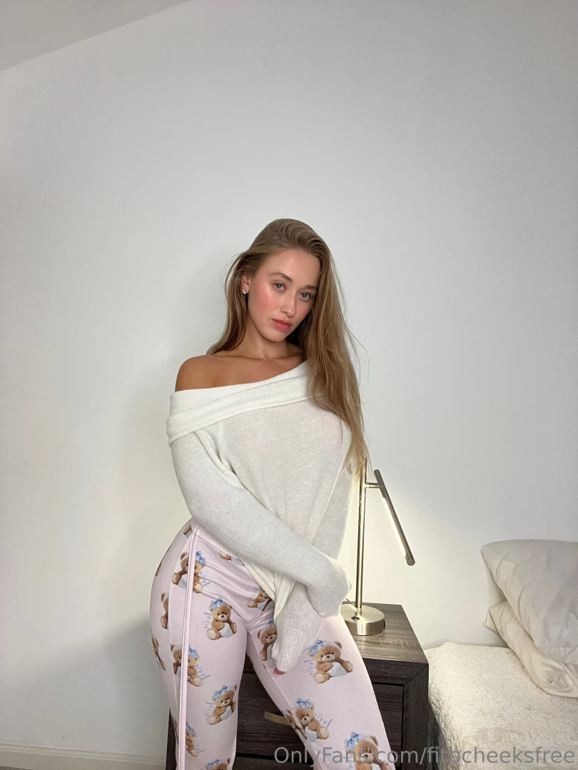 Who s still awake dm me https onlyfans com fitbcheeks part 1 