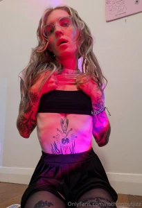 What do you think of slutty goth girls in tights shooting fat ropes