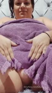 A little hot after the shower excelente fin de semana beb