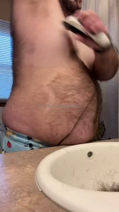 Had to check in on the stretchmarks at 300lbs