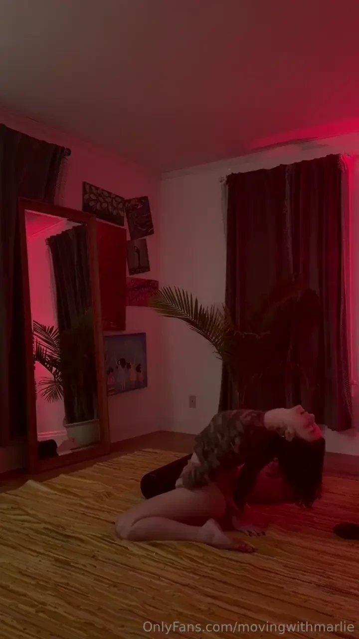 Play with me from behind 