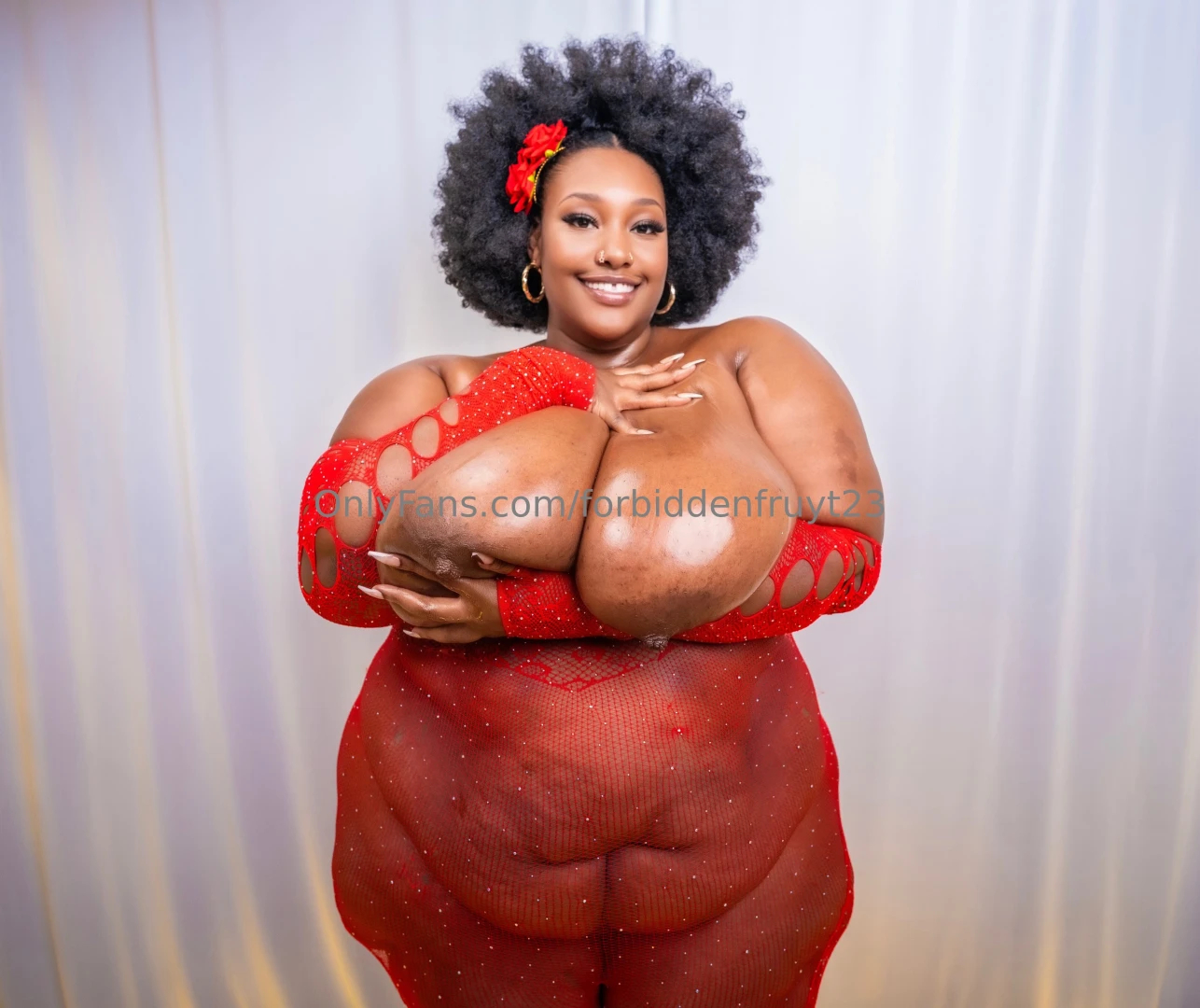 Tip 20 this post to receive a set of 10 photos from this shoot 