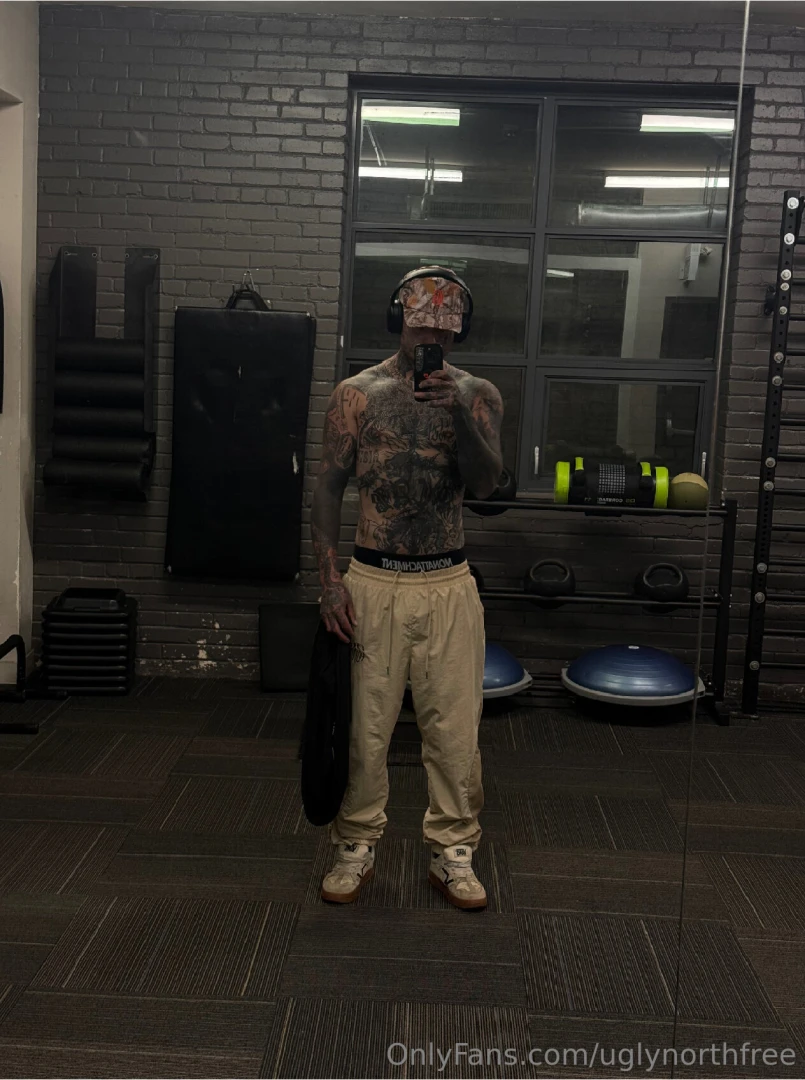 Who works for a one world airline and wants to work out a deal 