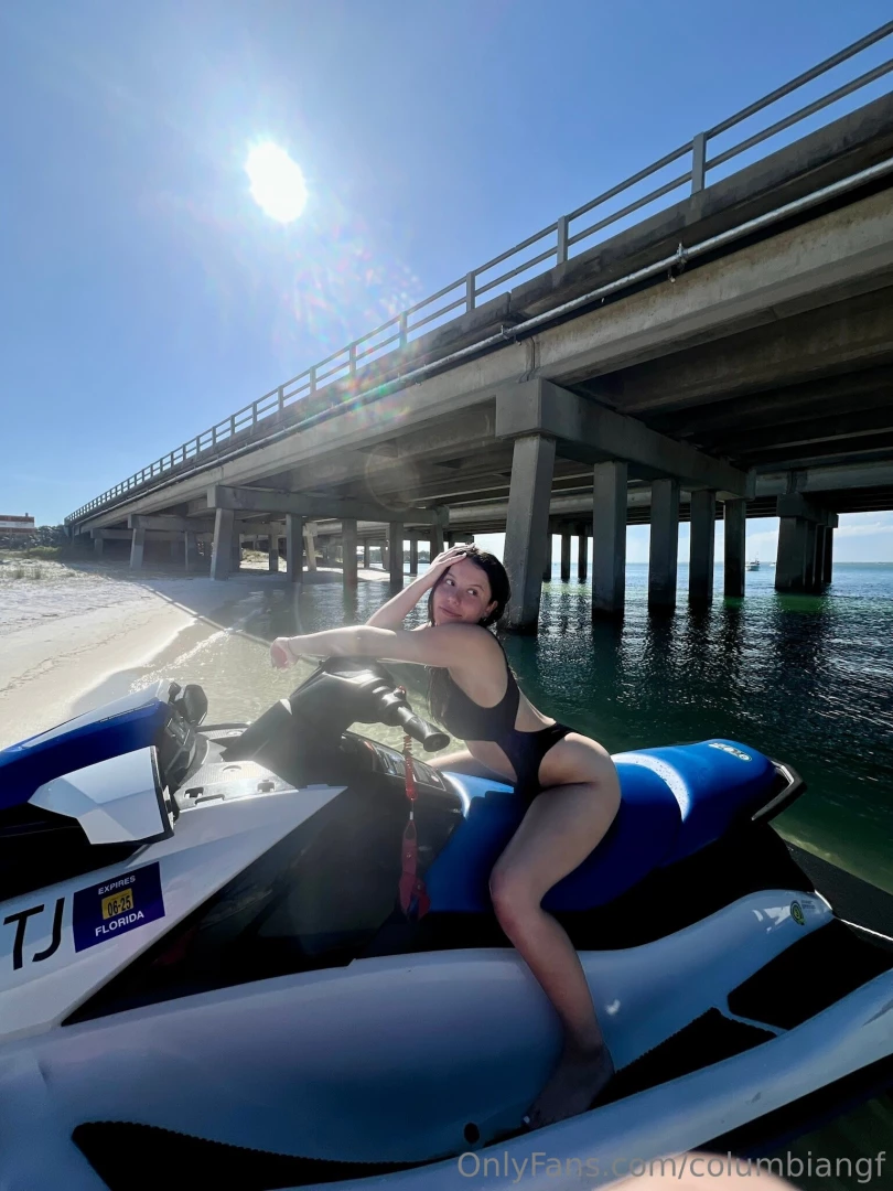 Check your messages i gave head and got fucked over this jet ski 