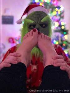 Anyone for a christmas custom just had my christmas pedicure my toes