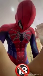 Video porno a casa da sola con tanta voglia di cazzo arriva spiderman