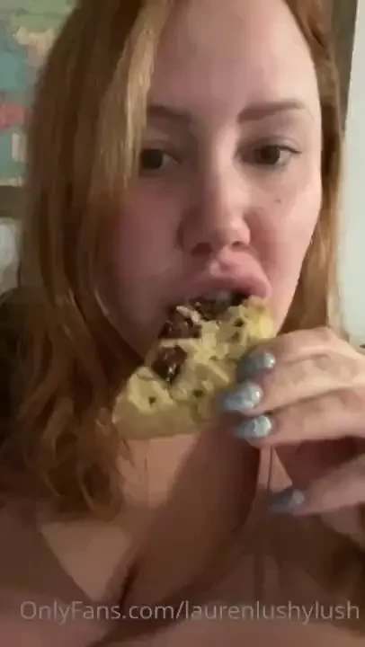 Of course have to do my weekly crumbl report the new chocolate chunk 