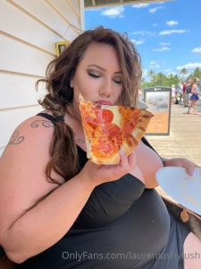Fat girls love pizza part 3