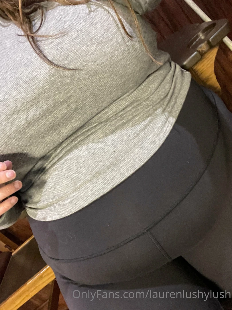Went to a pool hall you can t see too well but my ass didn t even fit 
