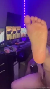 Friend asked to jerk off with me had to let him cum on my soles