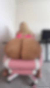 Admire my ass and watch it bounce