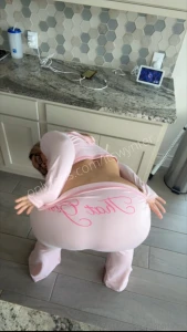 Quick strip tease video watch me get undress and clap my ass for you