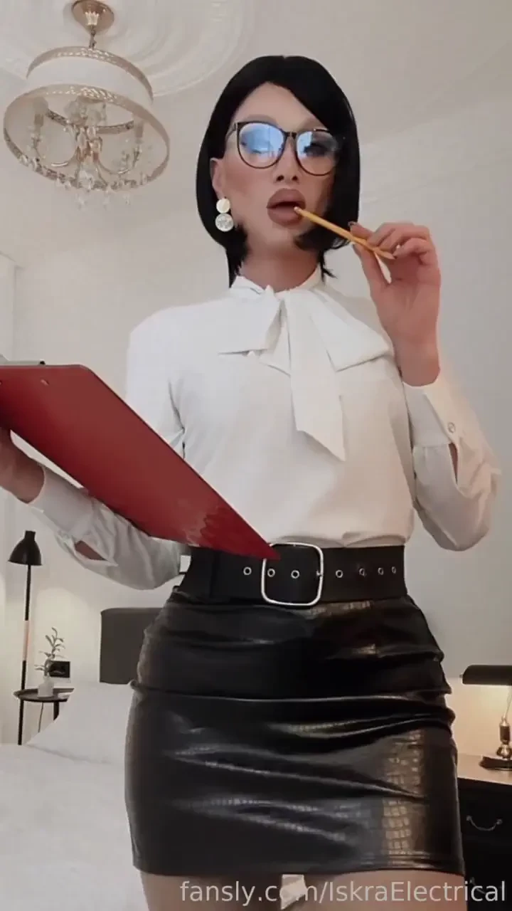 Hi my name is iskra elektrikal i am 32 years old and i live in russia 