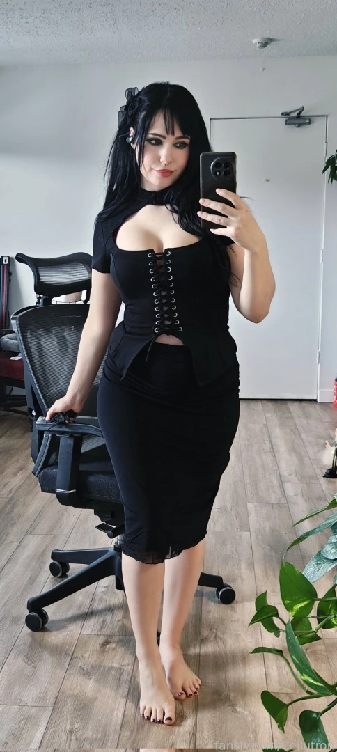Pretty girl in all black fyp altgirl tits smalltits dommymommy 