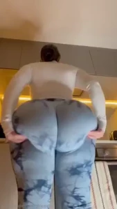 Anti girlfriend ass clapping oiling joi