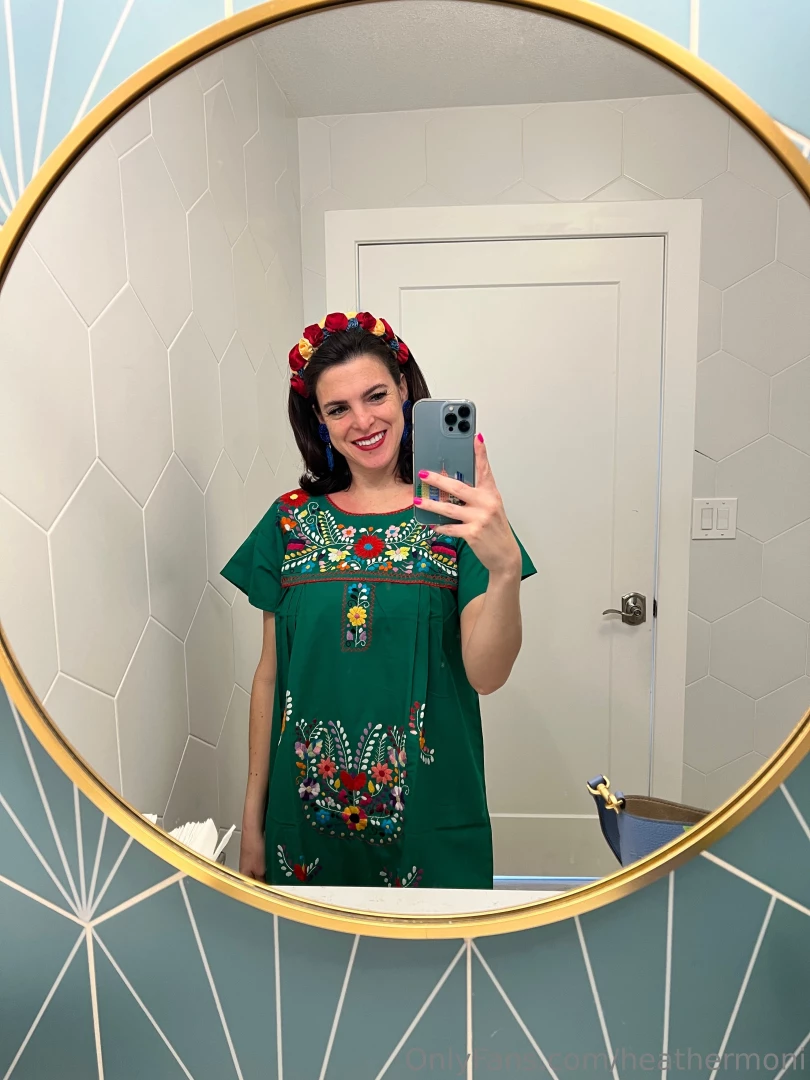 Happy moni monday flirty mirror selfies from my nail salon today i ve part 1 
