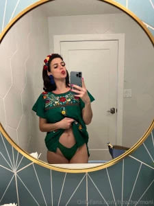 Happy moni monday flirty mirror selfies from my nail salon today i ve part 2