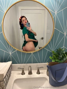 Happy moni monday flirty mirror selfies from my nail salon today i ve part 5