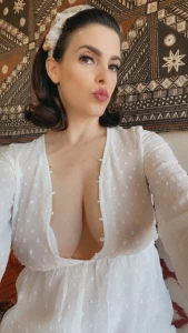 Happy moni monday boho hippie set bts selfies and selfie video from