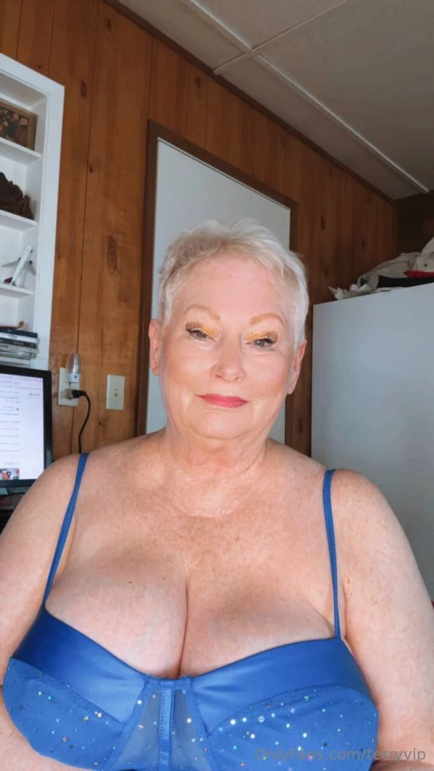 Hey hunny what do you want to see mommy do part 22 